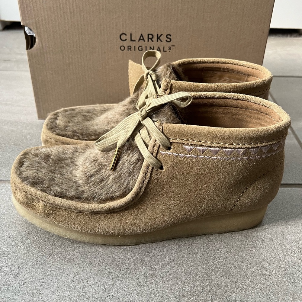 Clarks Wallabee Boot Ankle Boots Women's Size 8 M Tan NEW MSRP $170 Fur Accent